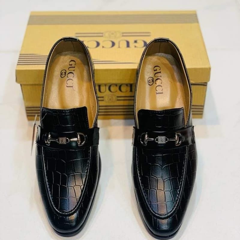 Original Gucci Shoes

size 39 40 41 42 43 44

Very Low price 4200

Delivery