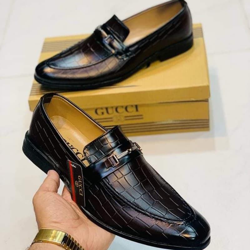 Original Gucci Shoes

size 39 40 41 42 43 44

Very Low price 4200

Delivery